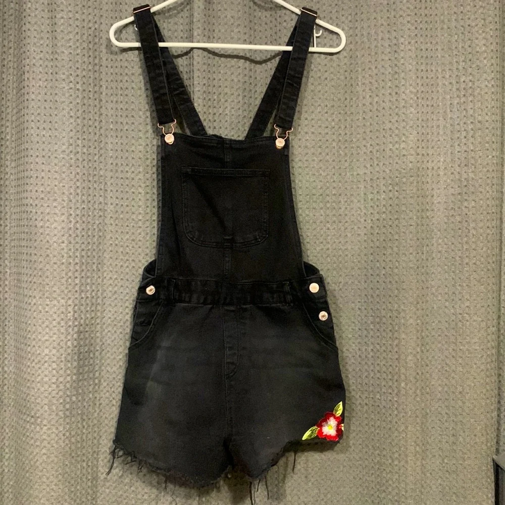 Love Tree,  Black Denim Overalls, Super Cute! Size L
